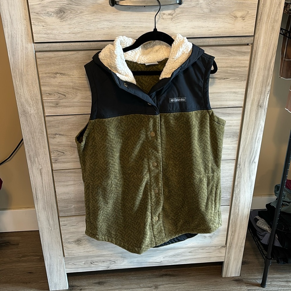 Columbia Two-Tone Hooded Vest